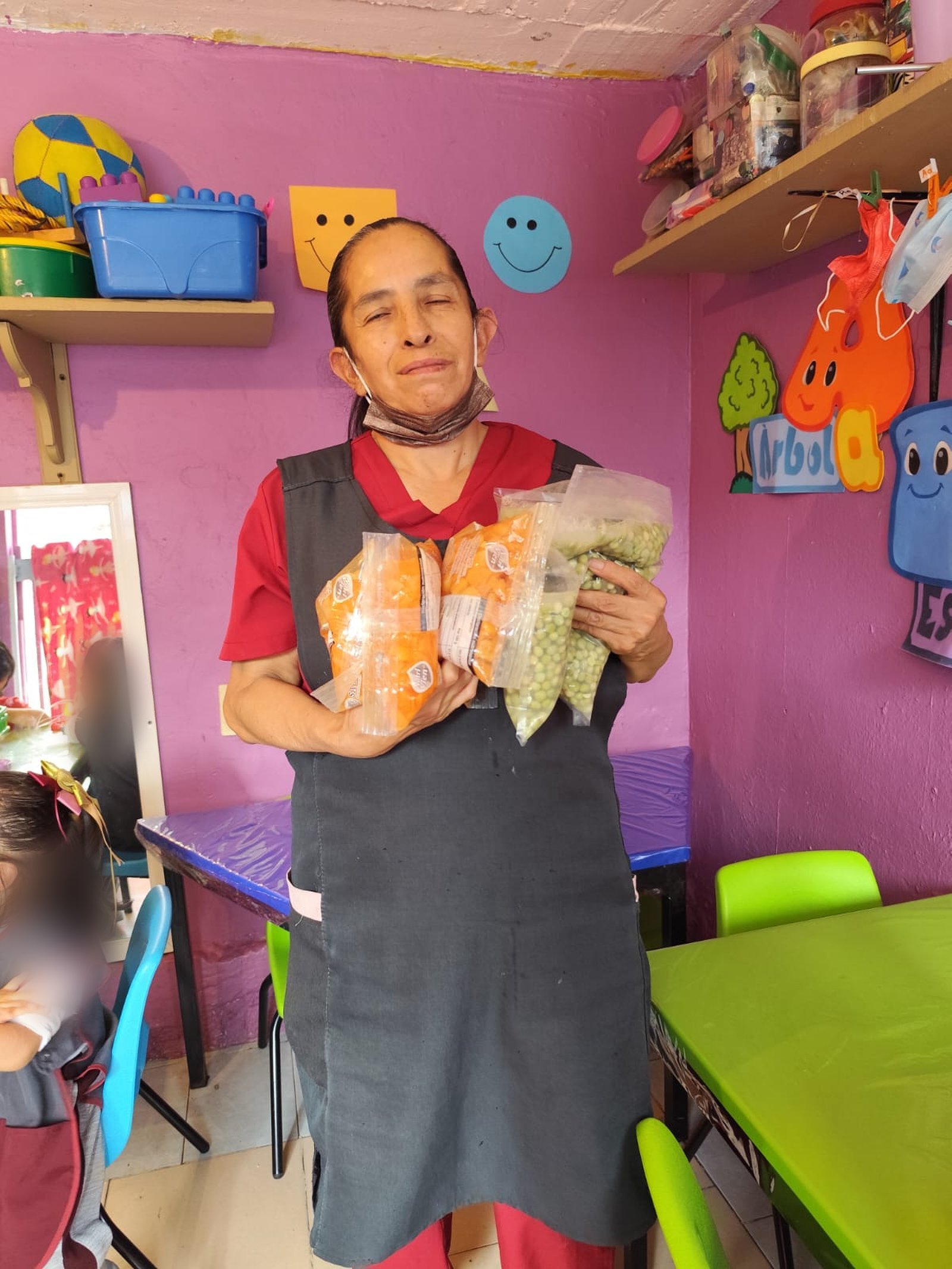 Entrega de donativo en centro infantil aliado